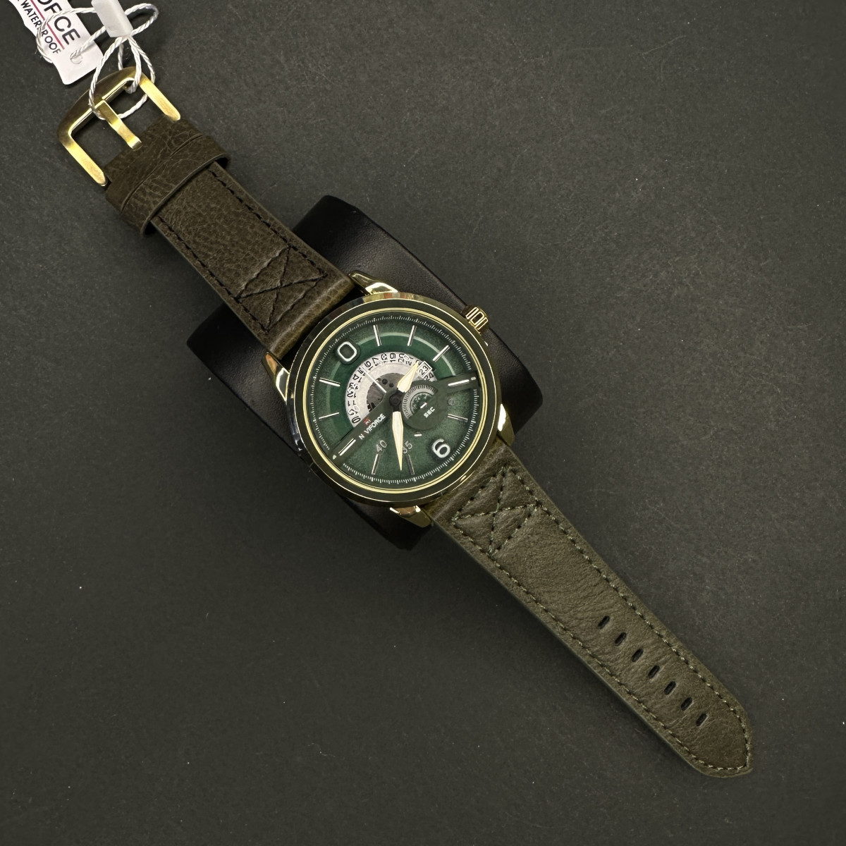 نیوی فورس مردانه موتور ژاپن کد (7083) قاب طلایی صفحه سبز بند سبز تیره