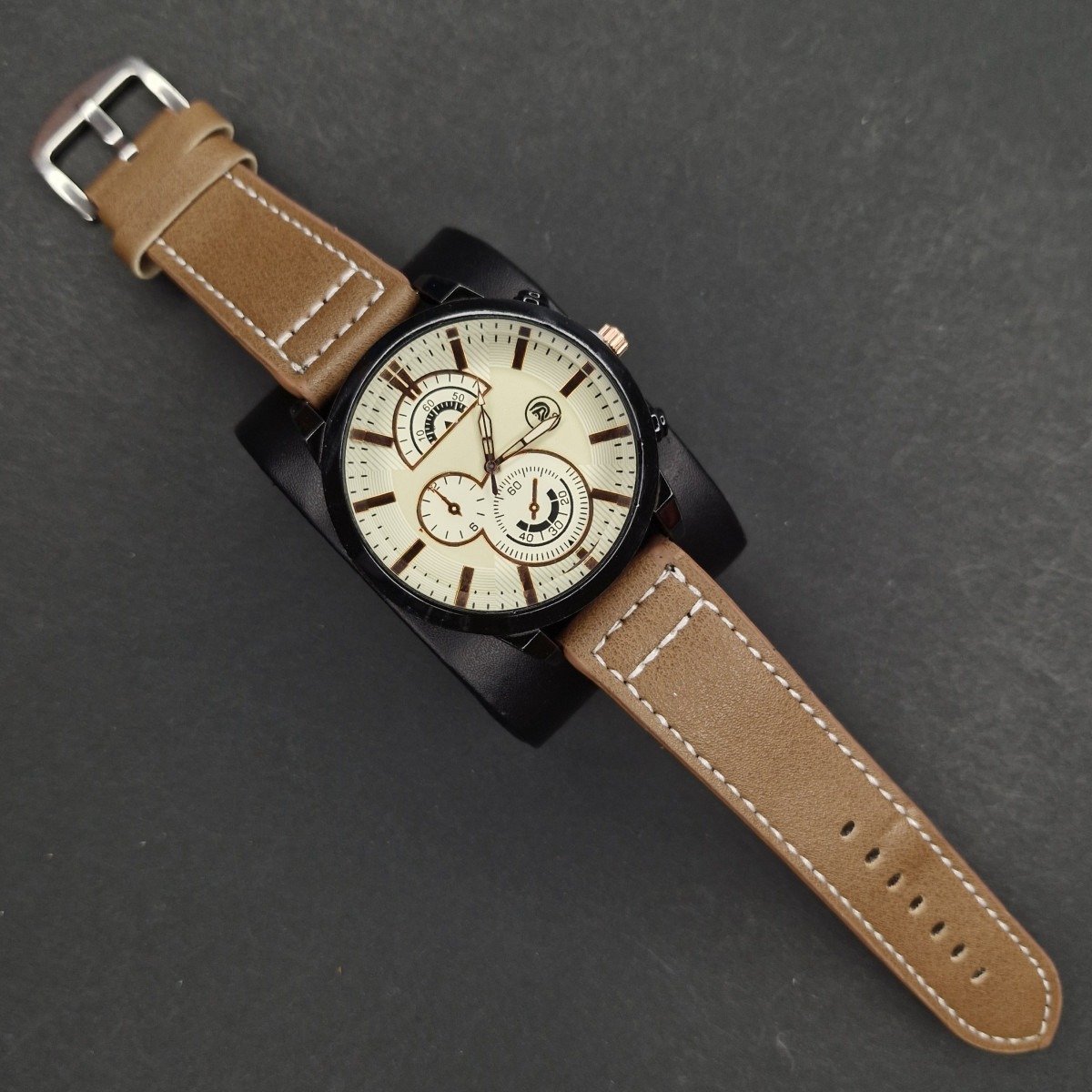 اسپرت مردانه کد(7114) بند قهوه ای/صفحه سفید/ شیشه رفلکس