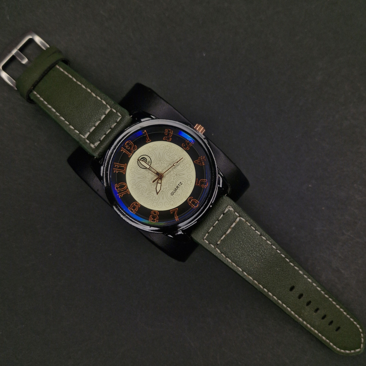 اسپرت مردانه کد(7123) بند سبز/صفحه سفید/ شیشه رفلکس