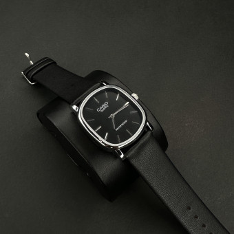 کاسیو بند چرمی کد(5258) قاب نقره ای صفحه مشکی