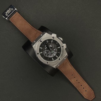 هابلوت مردانه کد(7245) بند قهوه ای تیره قاب نقره ای صفحه مشکی