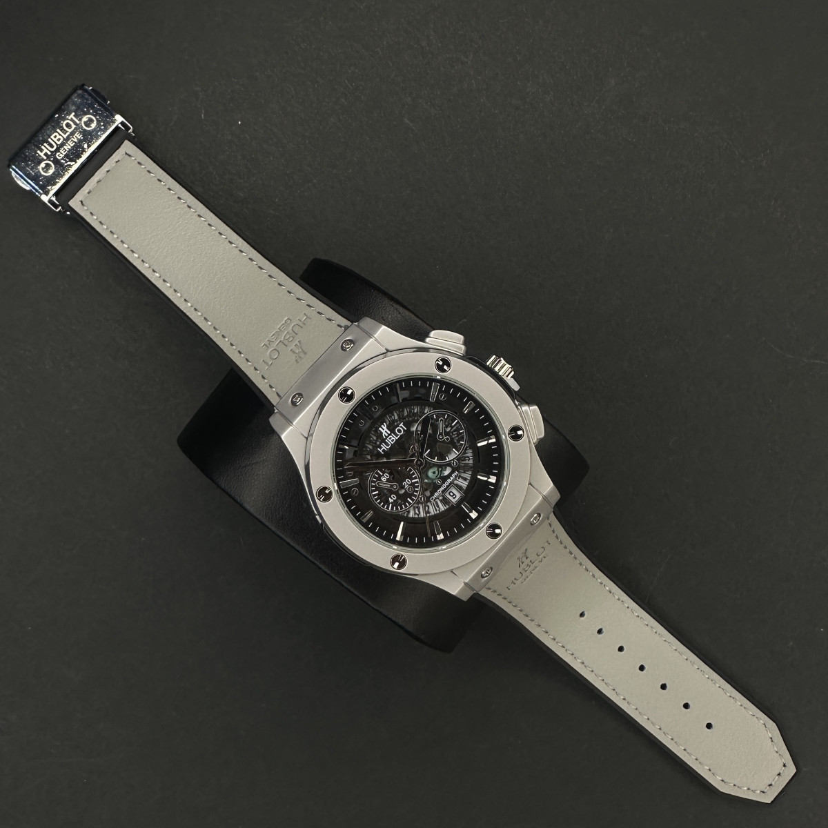 هابلوت مردانه کد(7248) بند طوسی قاب نقره ای صفحه مشکی