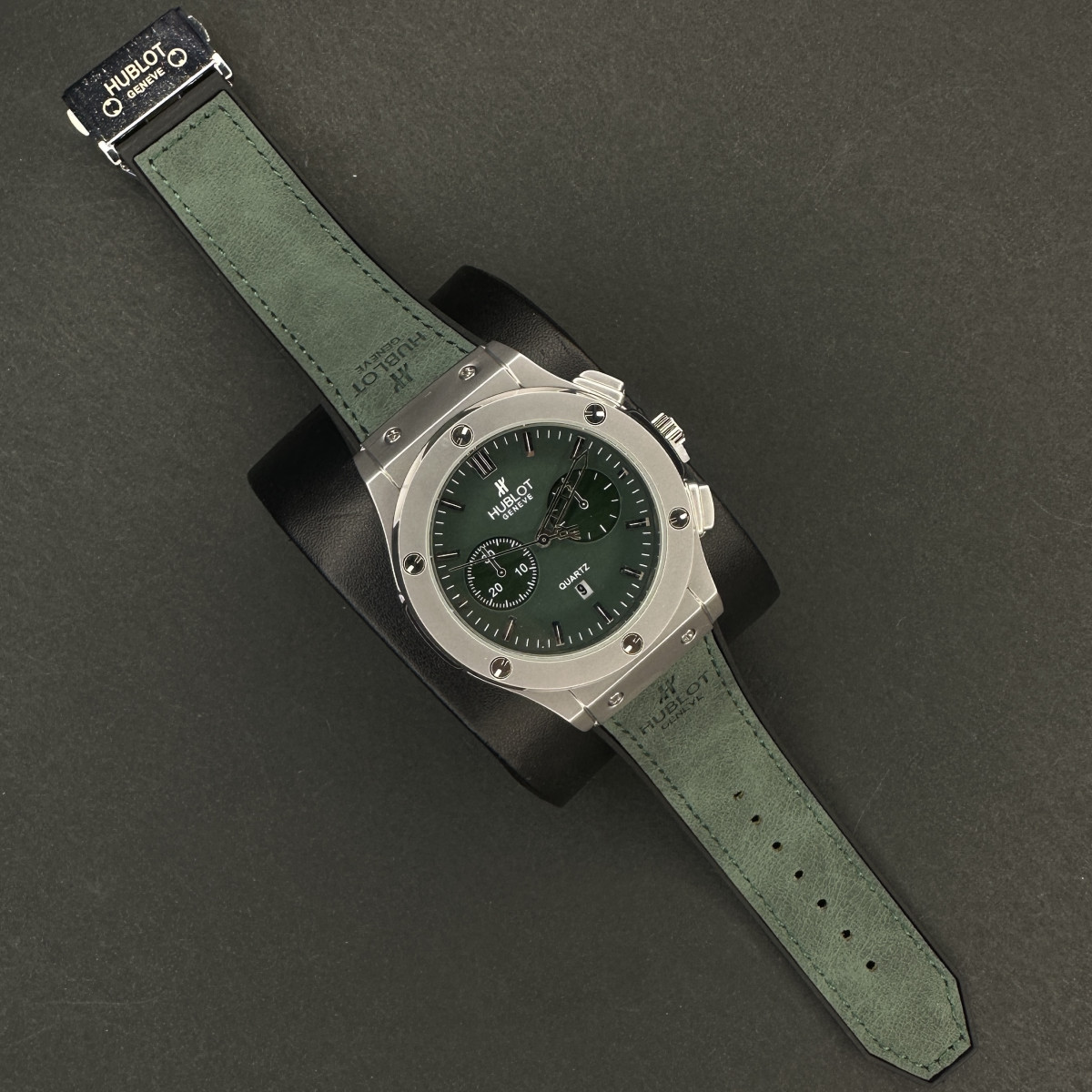 هابلوت مردانه کد(7249) بند سبز قاب نقره ای صفحه سبز