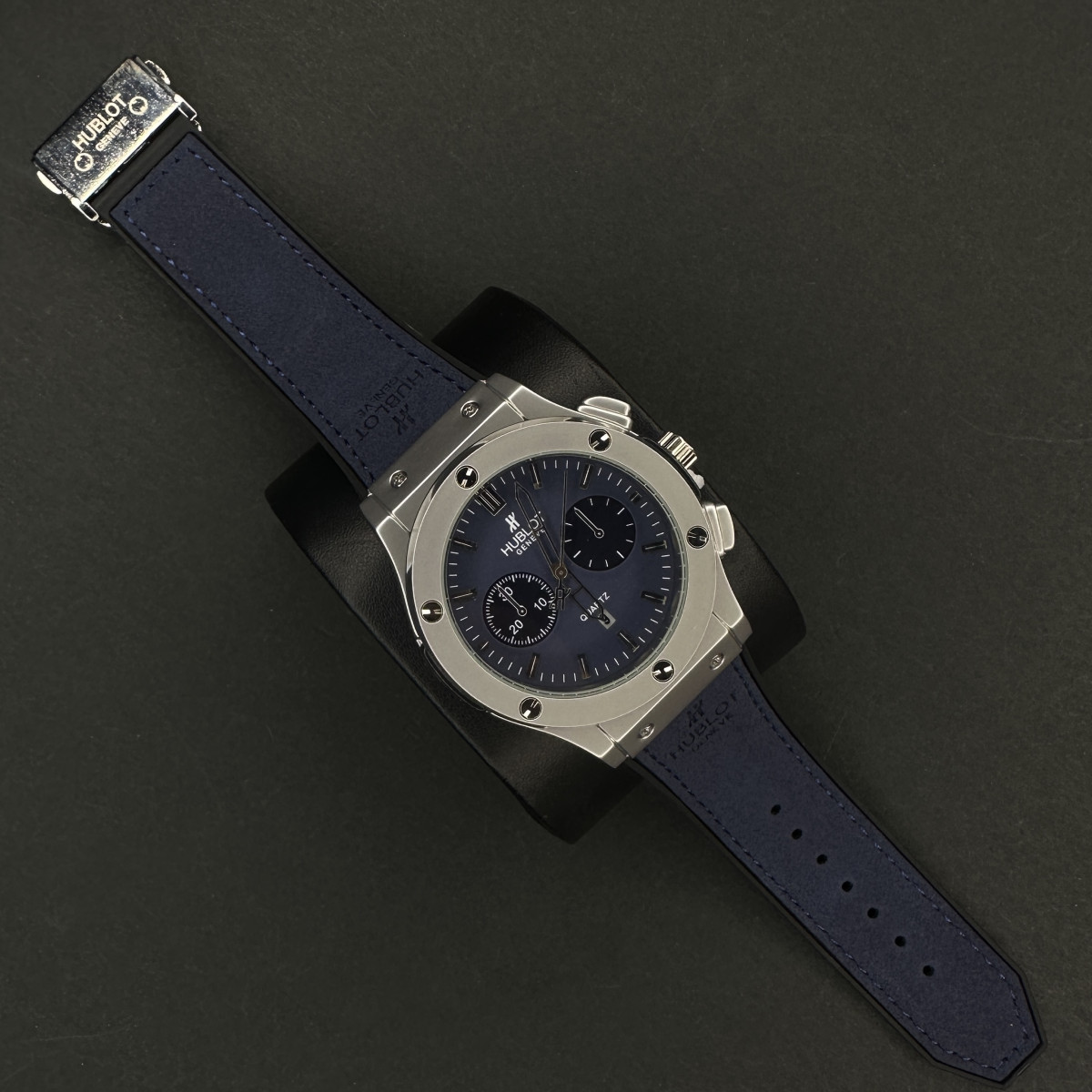 هابلوت مردانه کد(7254) بند سورمه ای قاب نقره ای صفحه سورمه ای