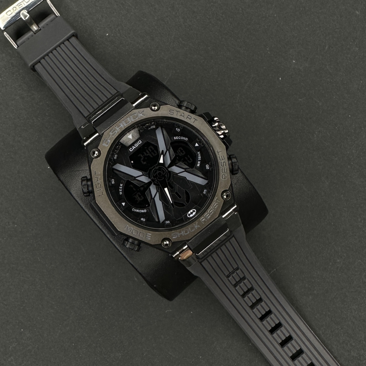 جیشاک BATMAN EDITION کد(6349) بند طوسی بدنه مشکی قاب نوک مدادی