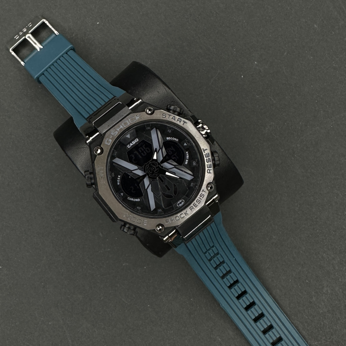 جیشاک BATMAN EDITION کد(6354) بندسبزابی بدنه مشکی قاب نوک مدادی