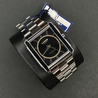 برند اورجینال LAROS موتور ژاپن (6402) مستطیلی نقره ای صفحه مشکی