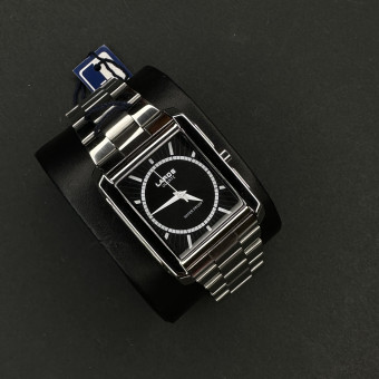 برند اورجینال LAROS موتور ژاپن (6404) مستطیلی نقره ای صفحه مشکی