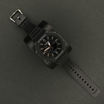 جیشاک مدل 2100 کد(8018) مشکی اعداد طلایی