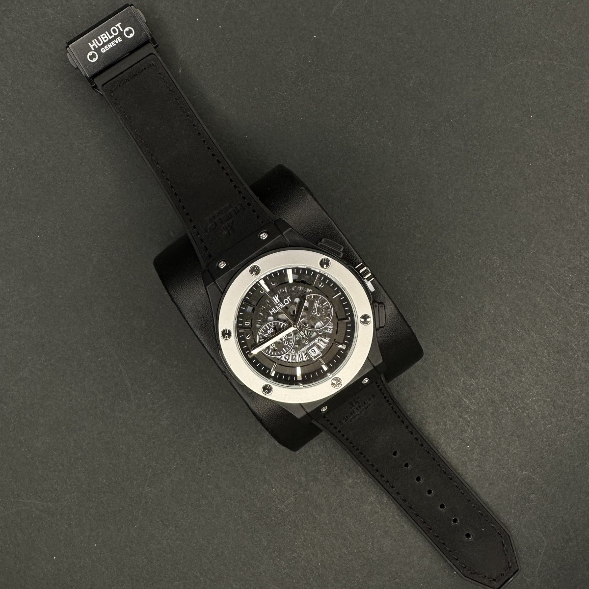 هابلوت مردانه کد(8053)بند مشکی قاب نقره ای صفحه مشکی