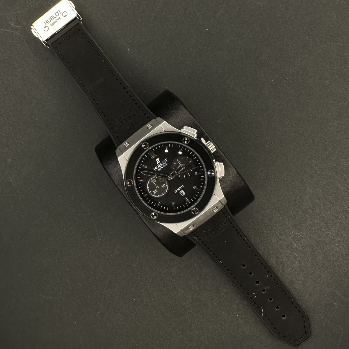 هابلوت مردانه کد(8057)بند مشکی قاب نقره ای مشکی صفحه مشکی