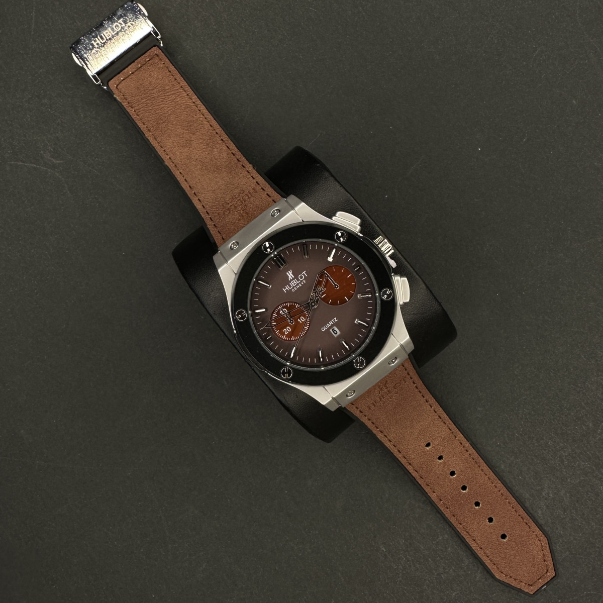 هابلوت مردانه کد(8062)بندقهوه ای قاب مشکی نقره ای صفحه قهوه ای