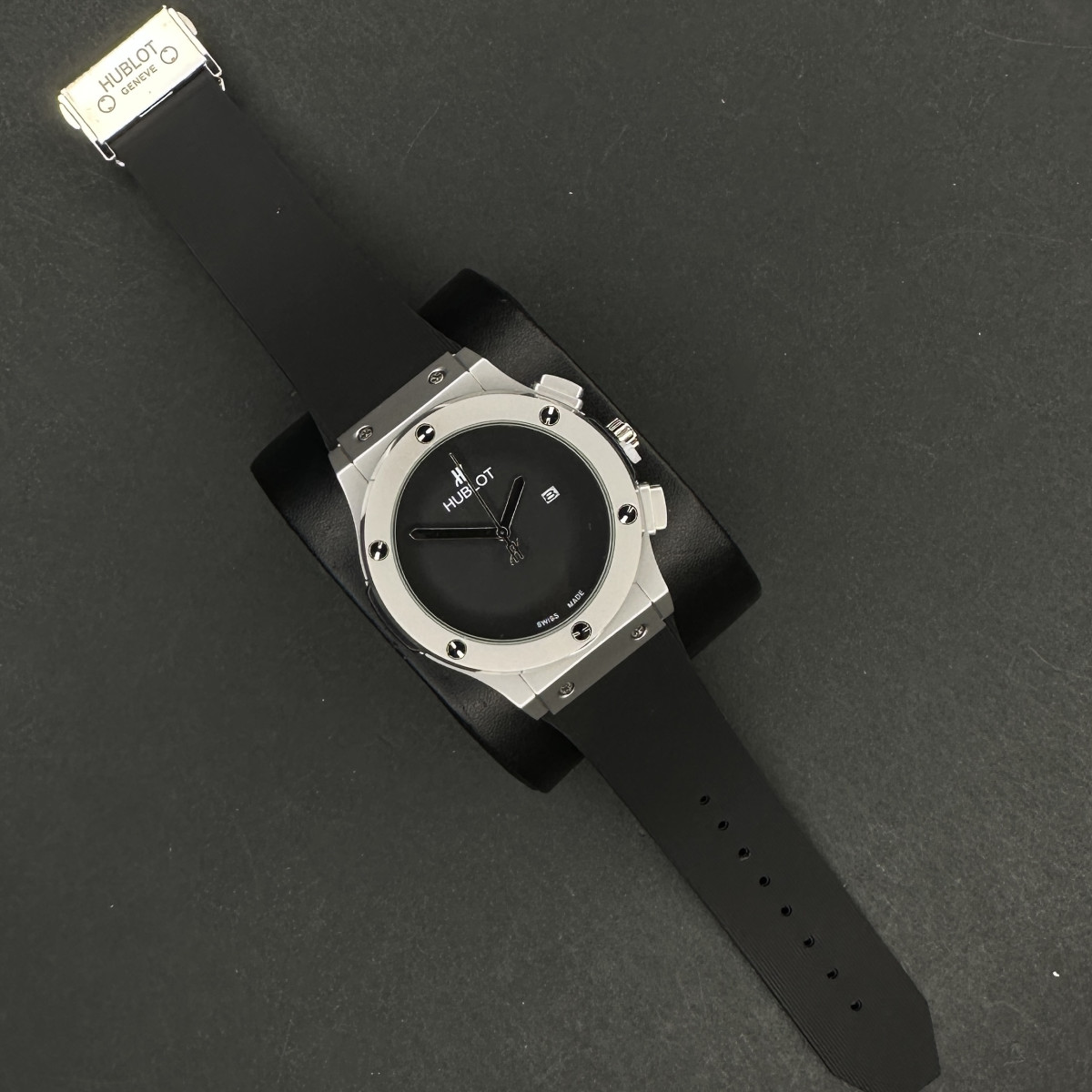 هابلوت مردانه کد(8064)بندمشکی قاب نقره ای صفحه مشکی