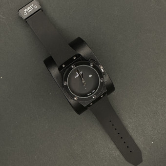 هابلوت مردانه کد(8065)بندمشکی قاب مشکی صفحه مشکی