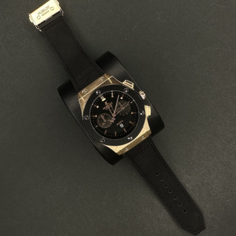 هابلوت مردانه کد(8061)بندمشکی قاب طلای مشکی صفحه مشکی