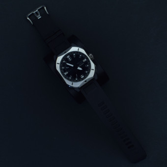 جیشاک مردانه پروتک کد(8174) بند مشکی قاب نقره ای