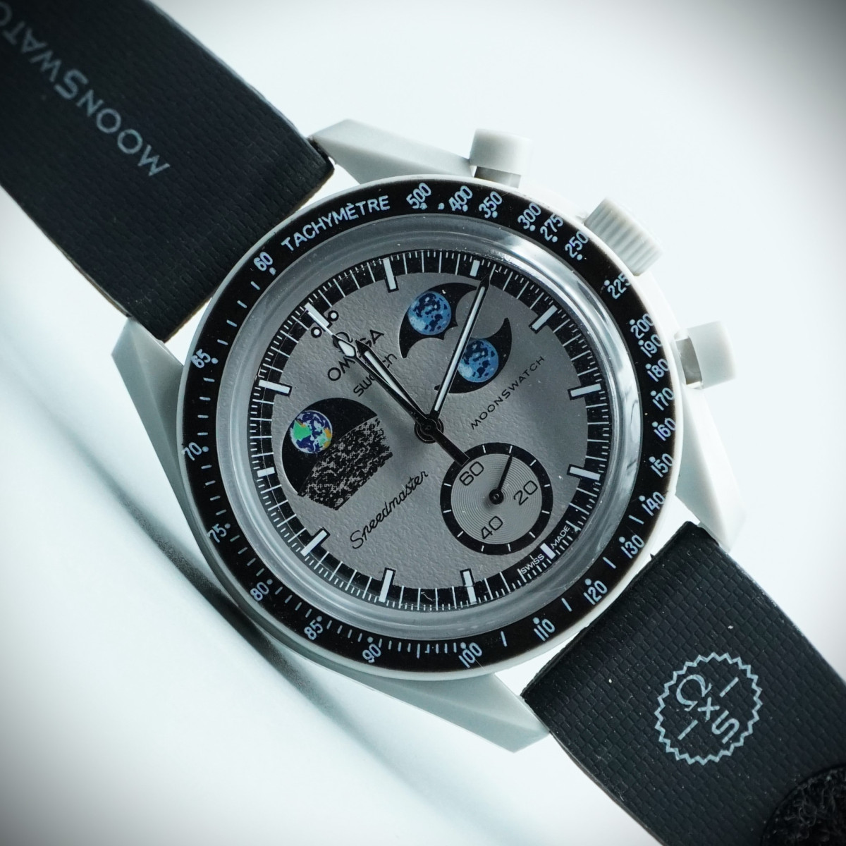 امگا سواچ MOON SWATCH کد(543) بند مشکی قاب و صفحه طوسی