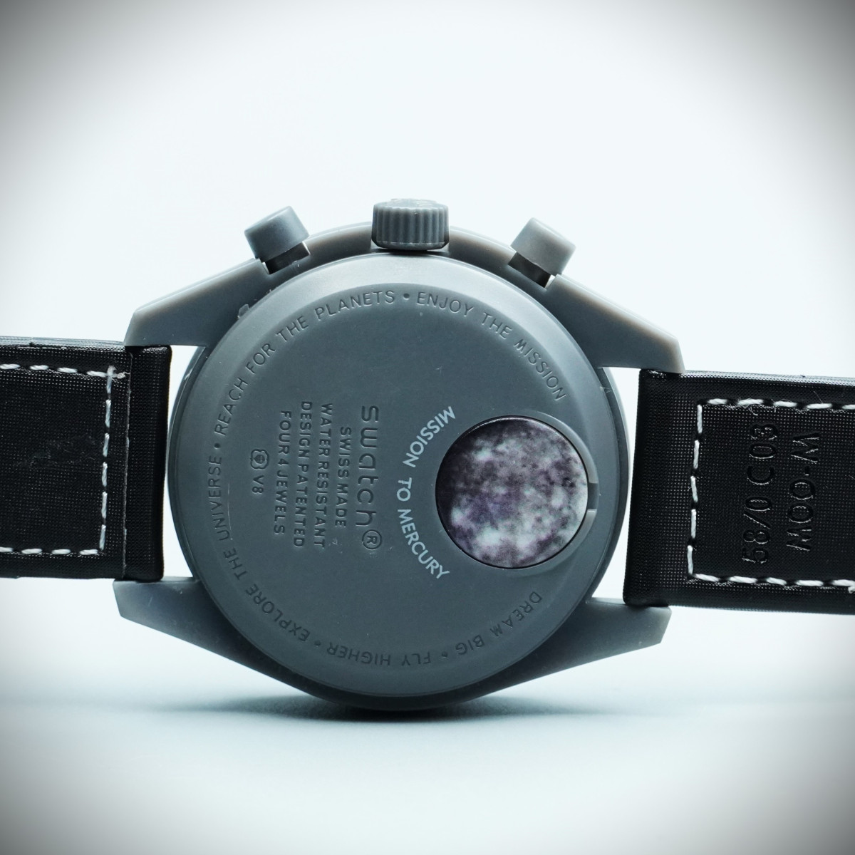 امگا سواچ MOON SWATCHکد(581) بند مشکی قاب طوسی تیره صفحه مشکی