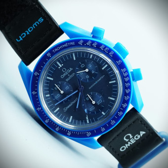 امگا سواچ MOON SWATCHکد(586)بند مشکی قاب آبی صفحه سرمه ای