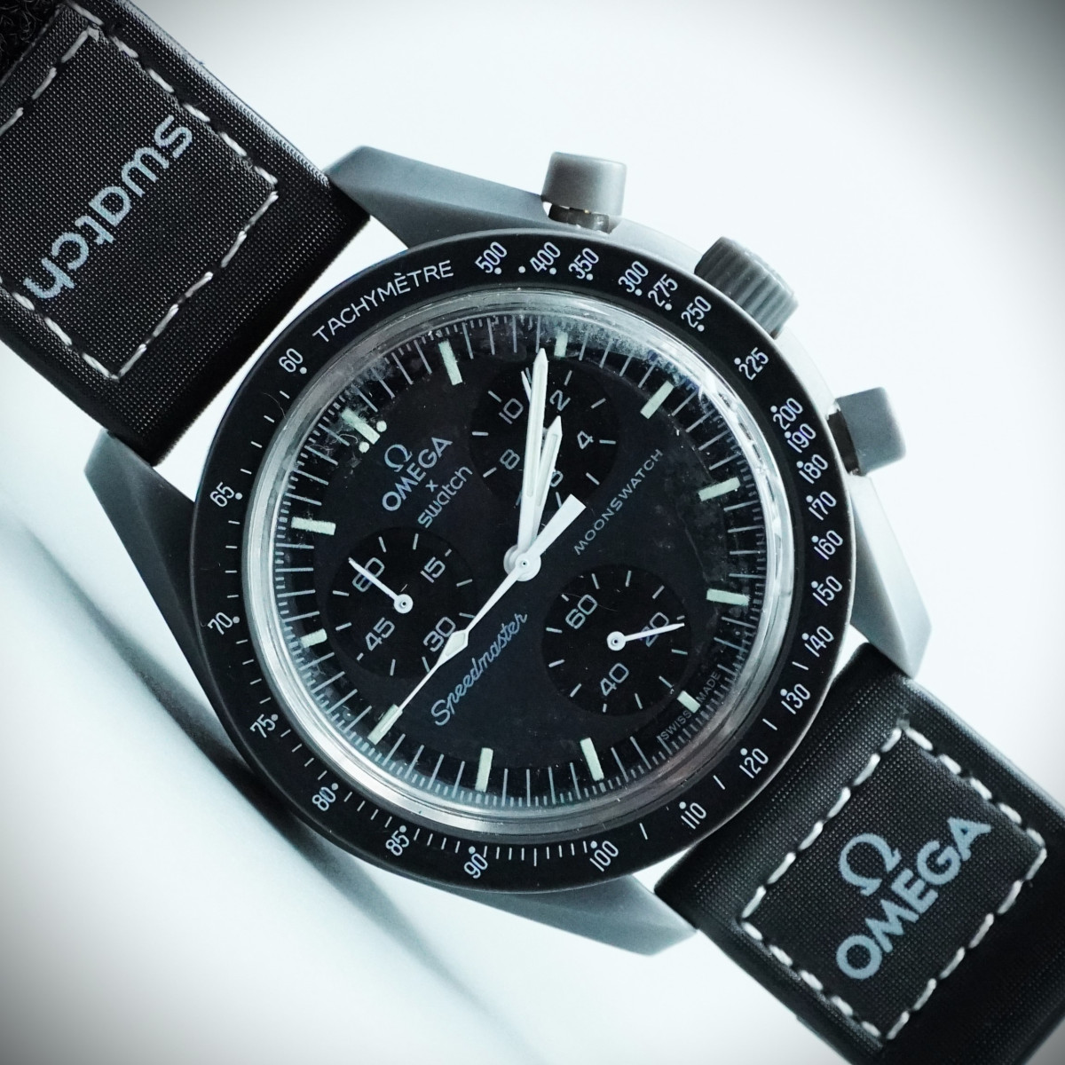 امگا سواچ MOON SWATCHکد(581) بند مشکی قاب طوسی تیره صفحه مشکی