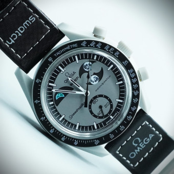 امگا سواچ MOON SWATCHکد(580) بند مشکی قاب طوسی صفحه طوسی