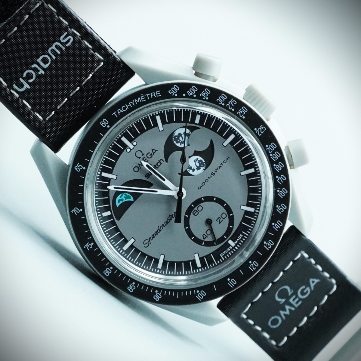 امگا سواچ MOON SWATCHکد(580) بند مشکی قاب طوسی صفحه طوسی