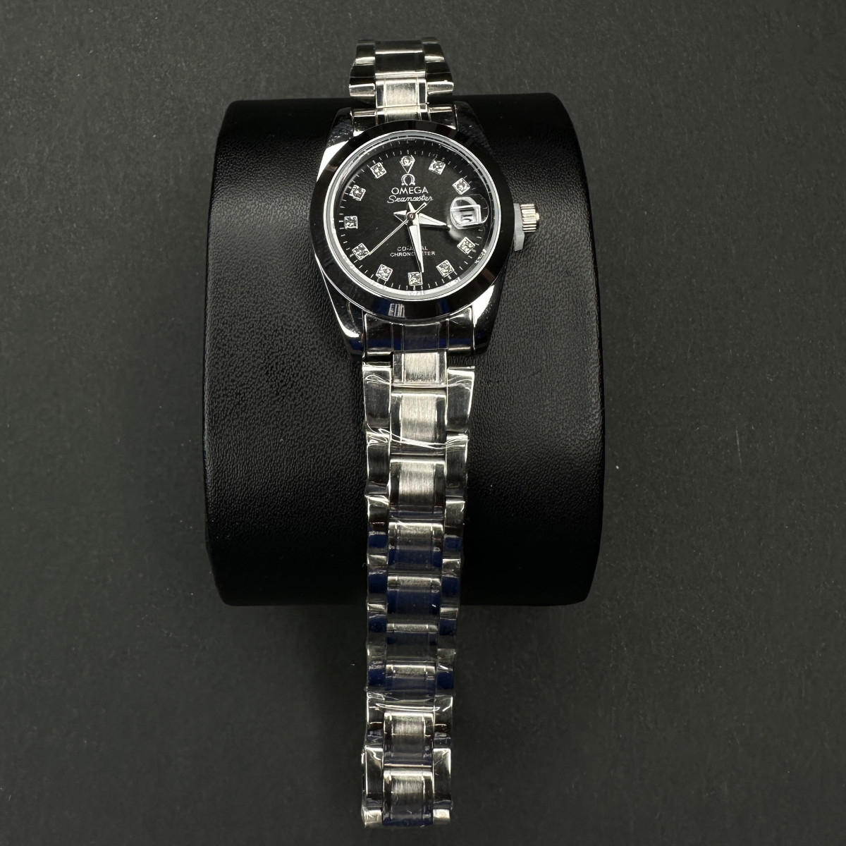 امگا زنانه بند و بدنه نقره ای داخل مشکی (4038)