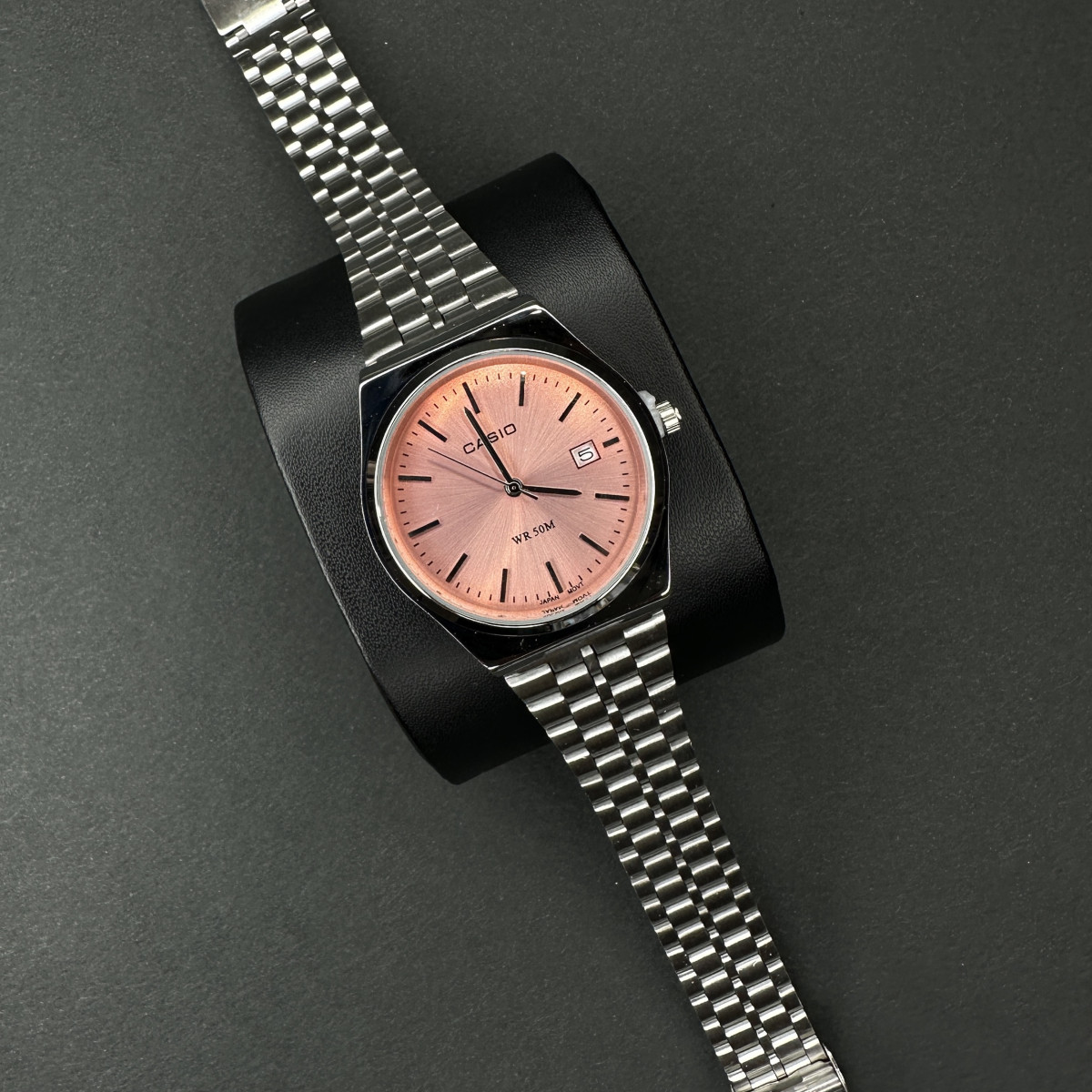 کاسیوصفحه گرد کد (934) نقره ای داخل صورتی کمرنگ