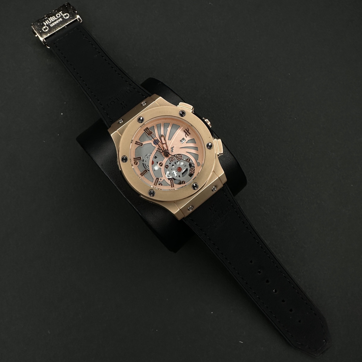 هابلوت مردانه کد (5537) بند مشکی قاب مسی داخل خط مسی