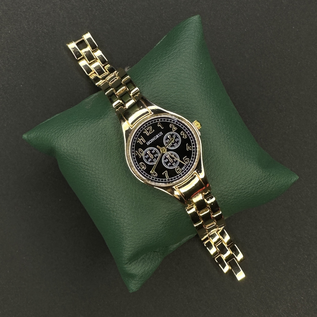 هانگری زنانه کد (5732) بند طلایی و صفحه مشکی طرح 3 موتوره