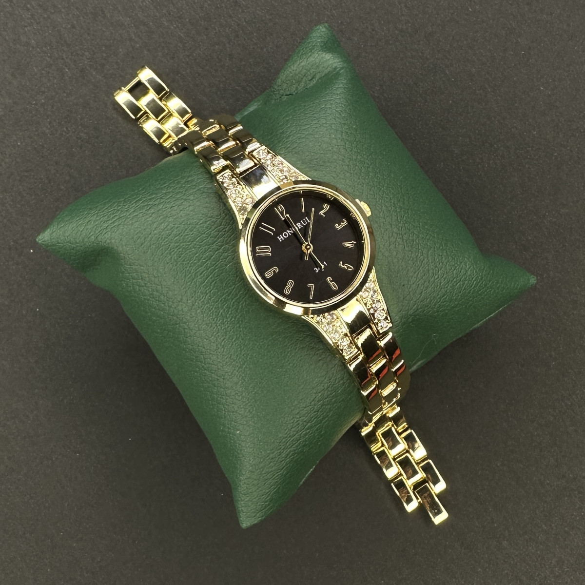 هانگری زنانه کد (5740) بند طلایی و صفحه مشکی