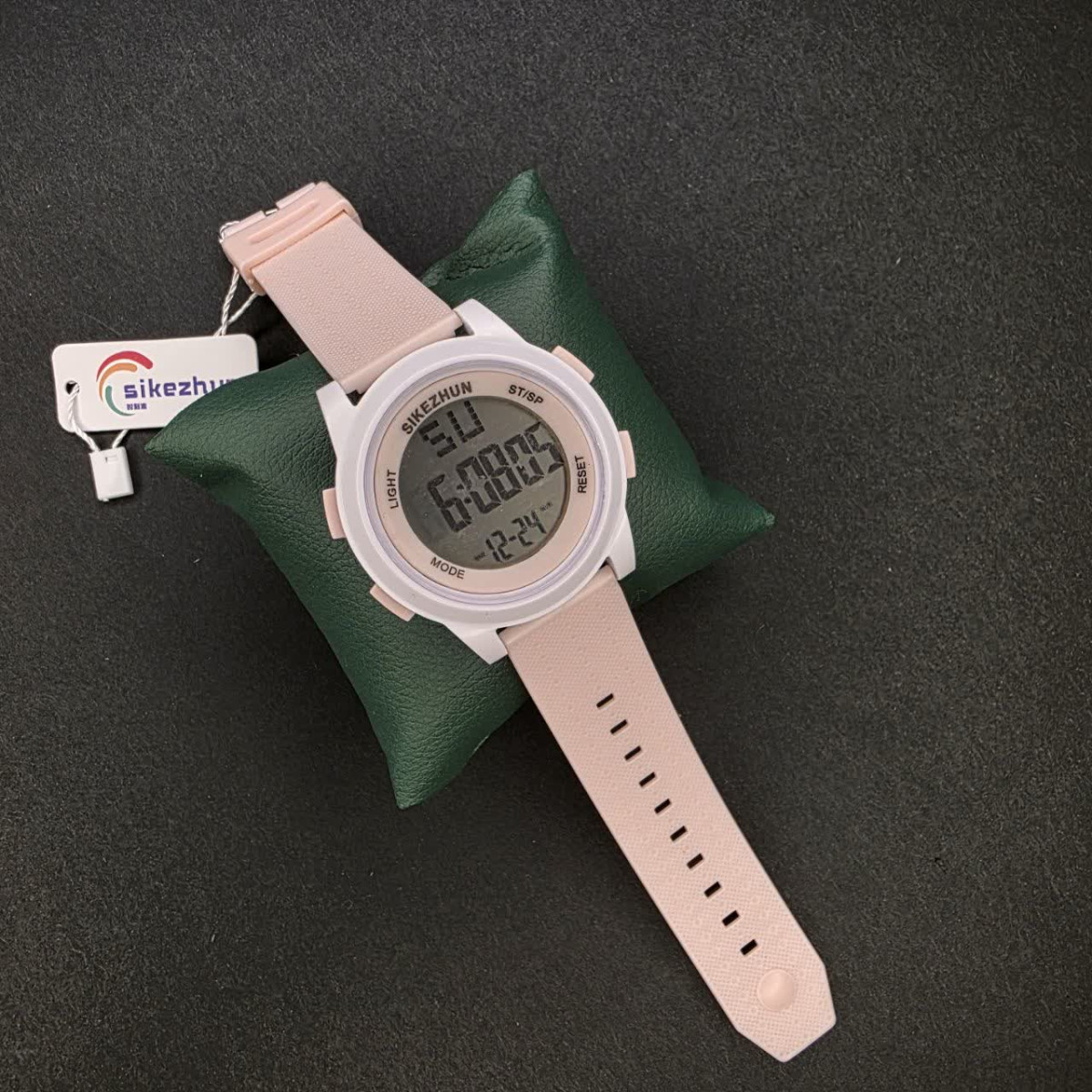 دیجیتالی اسپرت کد (5786) قاب سفید بند صورتی کمرنگ