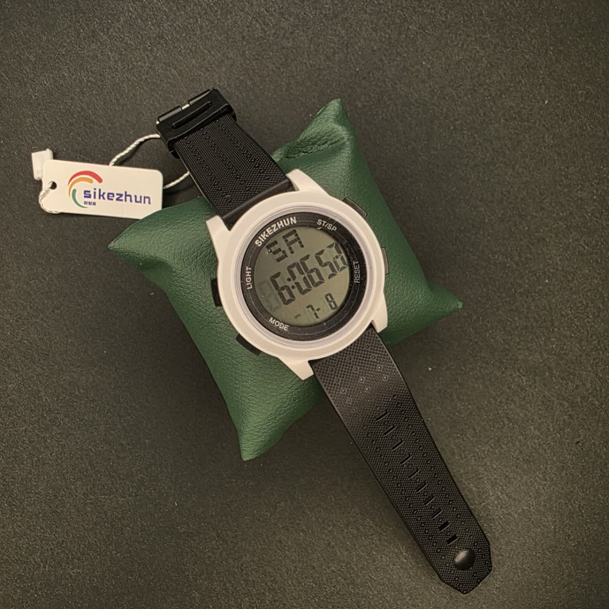 دیجیتالی اسپرت کد (5788) قاب سفید بند مشکی