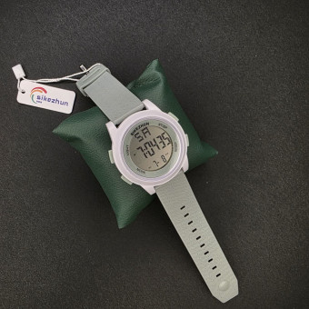 دیجیتالی اسپرت کد (5787) قاب سفید بند سبز کمرنگ