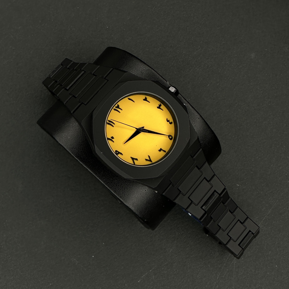 دارک واچ بدون جعبه کد(5911) مشکی داخل زرد ساده عدد مشکی