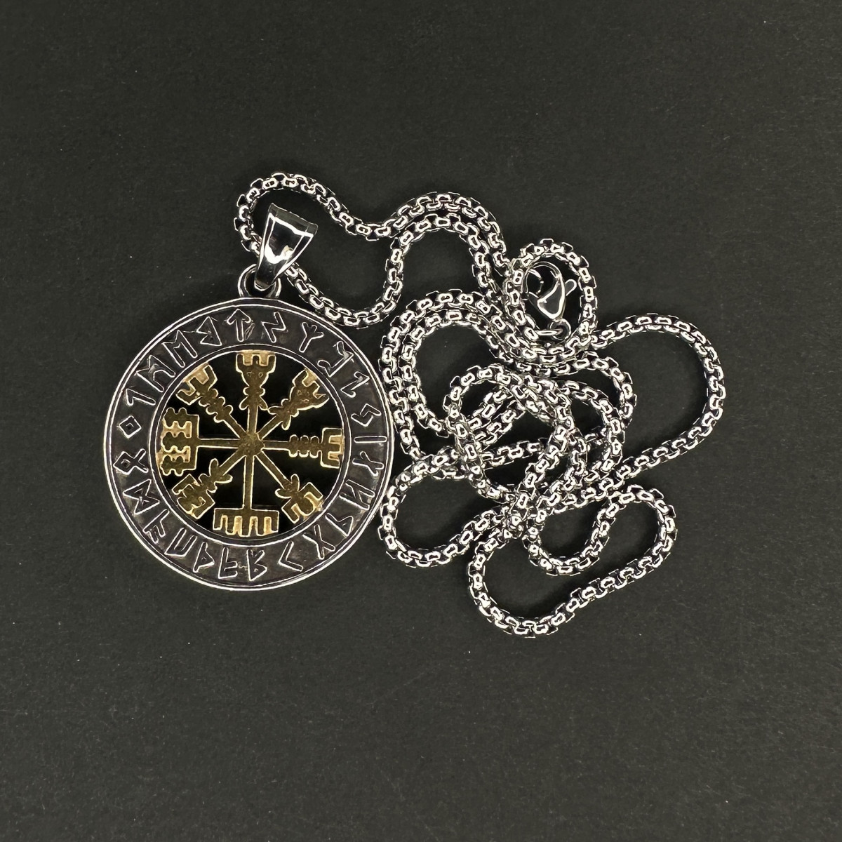 گردنبند طرح قطب نمای جادویی کد(3083) طلایی نقره ای