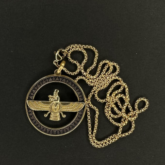 گردنبند طرح هخامنشی کد(3093) طلایی مشکی با زنجیر طلایی