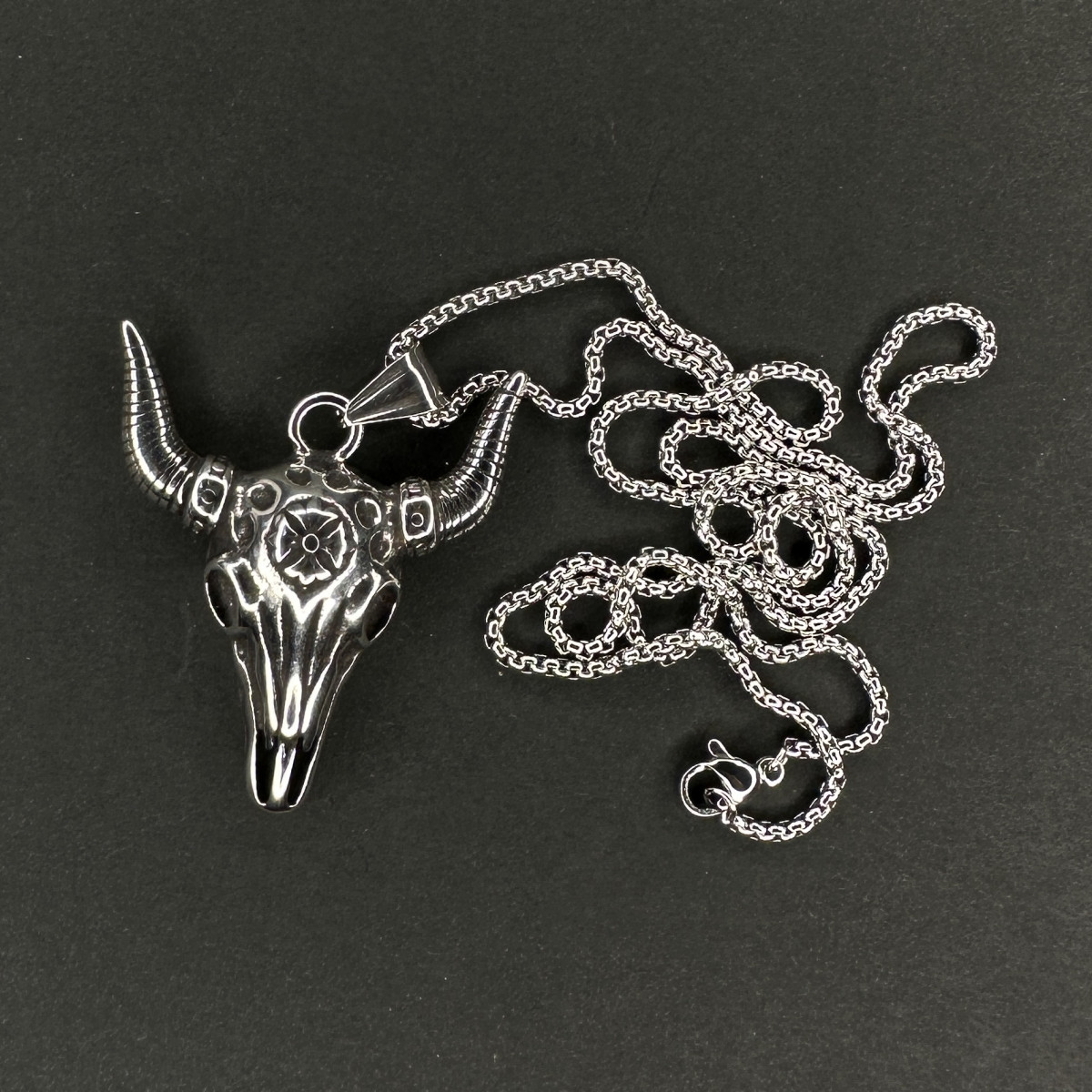 گردنبند طرح جمجمه گاو کد(3118) تمام نقره ای