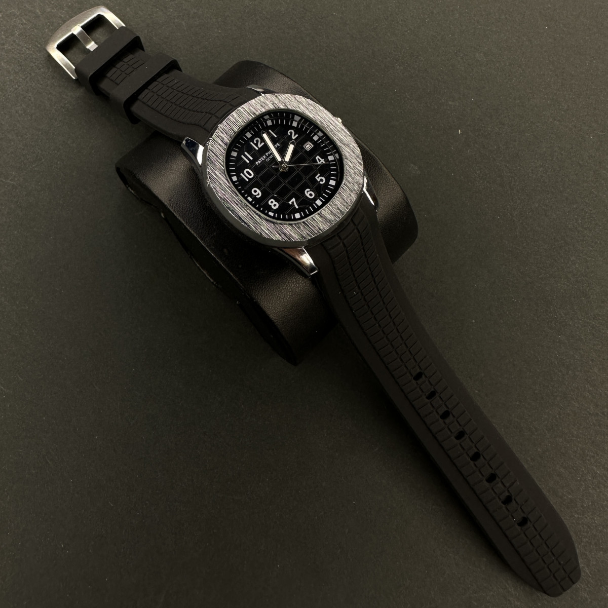 ساعت پتک فیلیپ مردانه کد(6005) قاب نقره ای صفحه مشکی بند مشکی