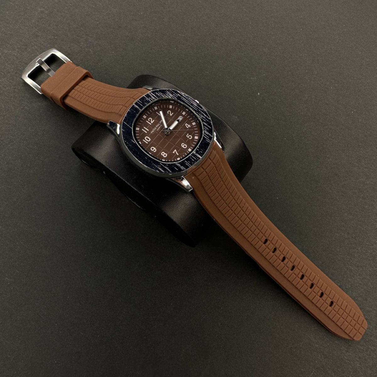 ساعت پتک فیلیپ مردانه کد(6006) قاب نقره ای صفحه قهوه ای بند قهوه ای