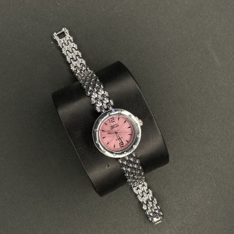 زنانه اقتصادی کد(6052) قاب نقره ای صفحه صورتی بند نقره ای