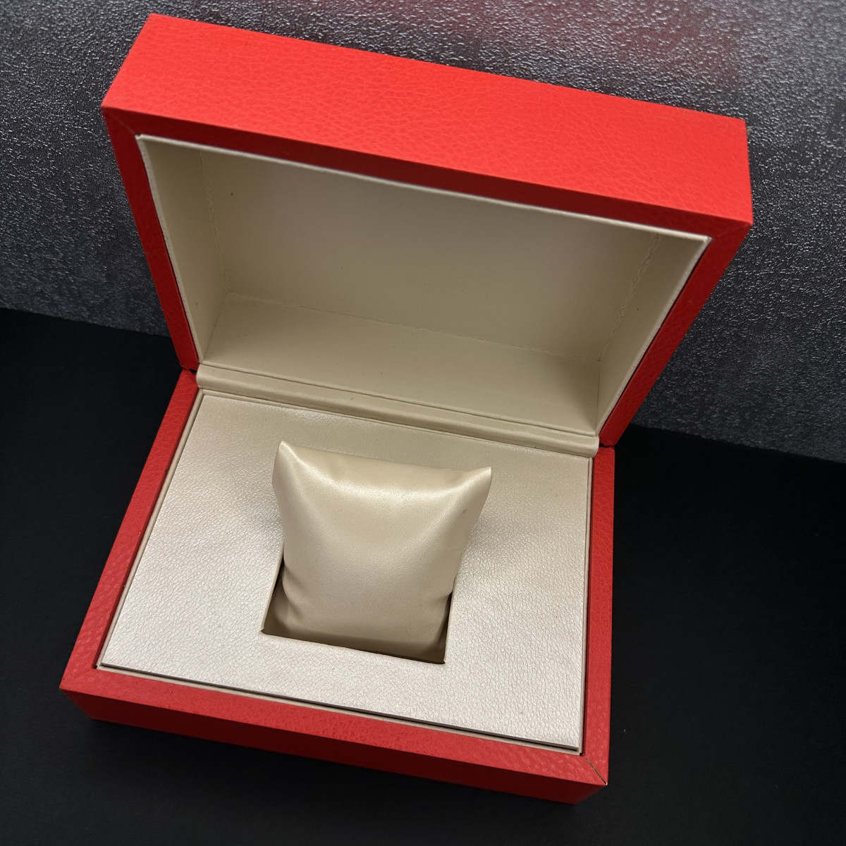 باکس ساعت شرکتی کد(6086) قرمز