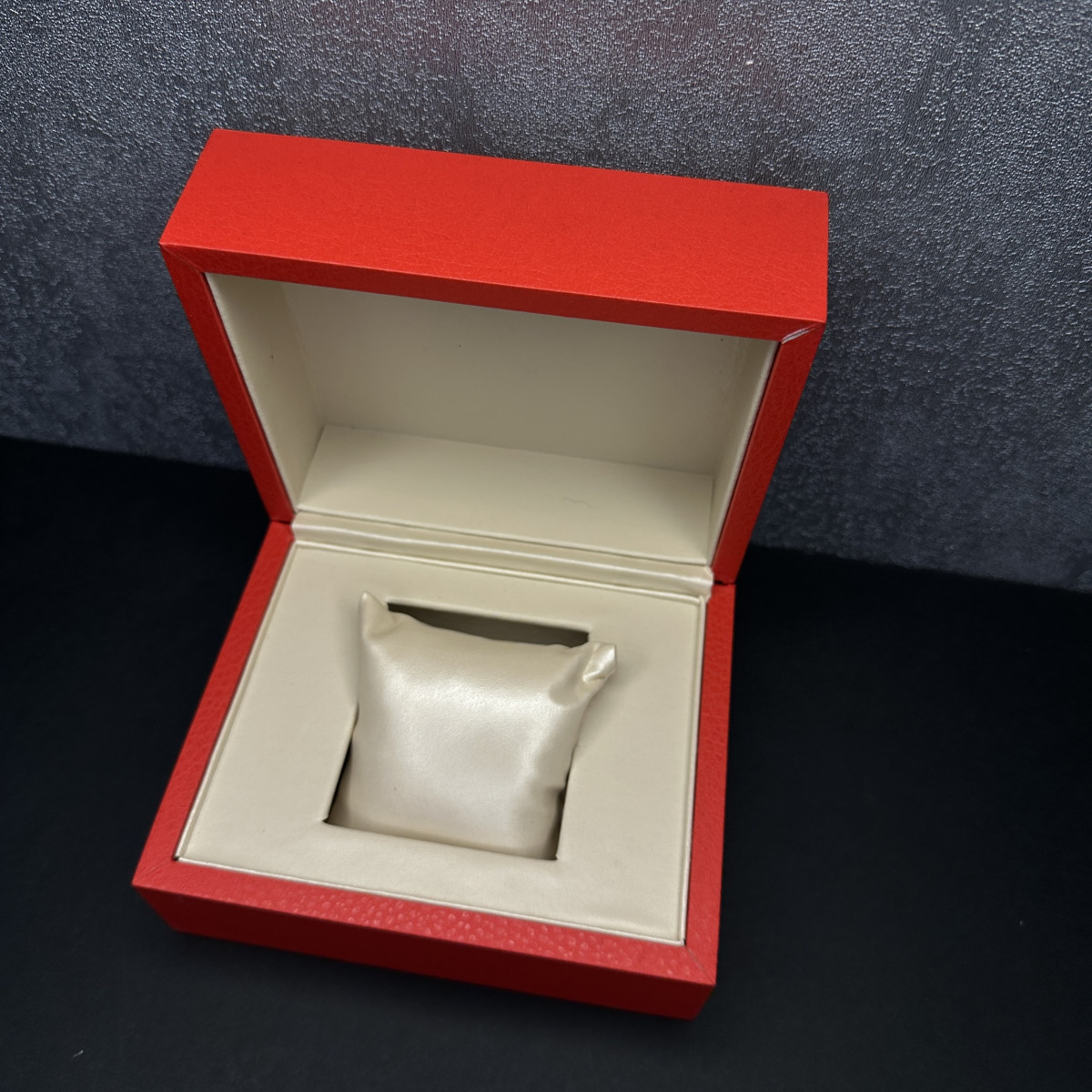 باکس ساعت شرکتی کد(6087) قرمز