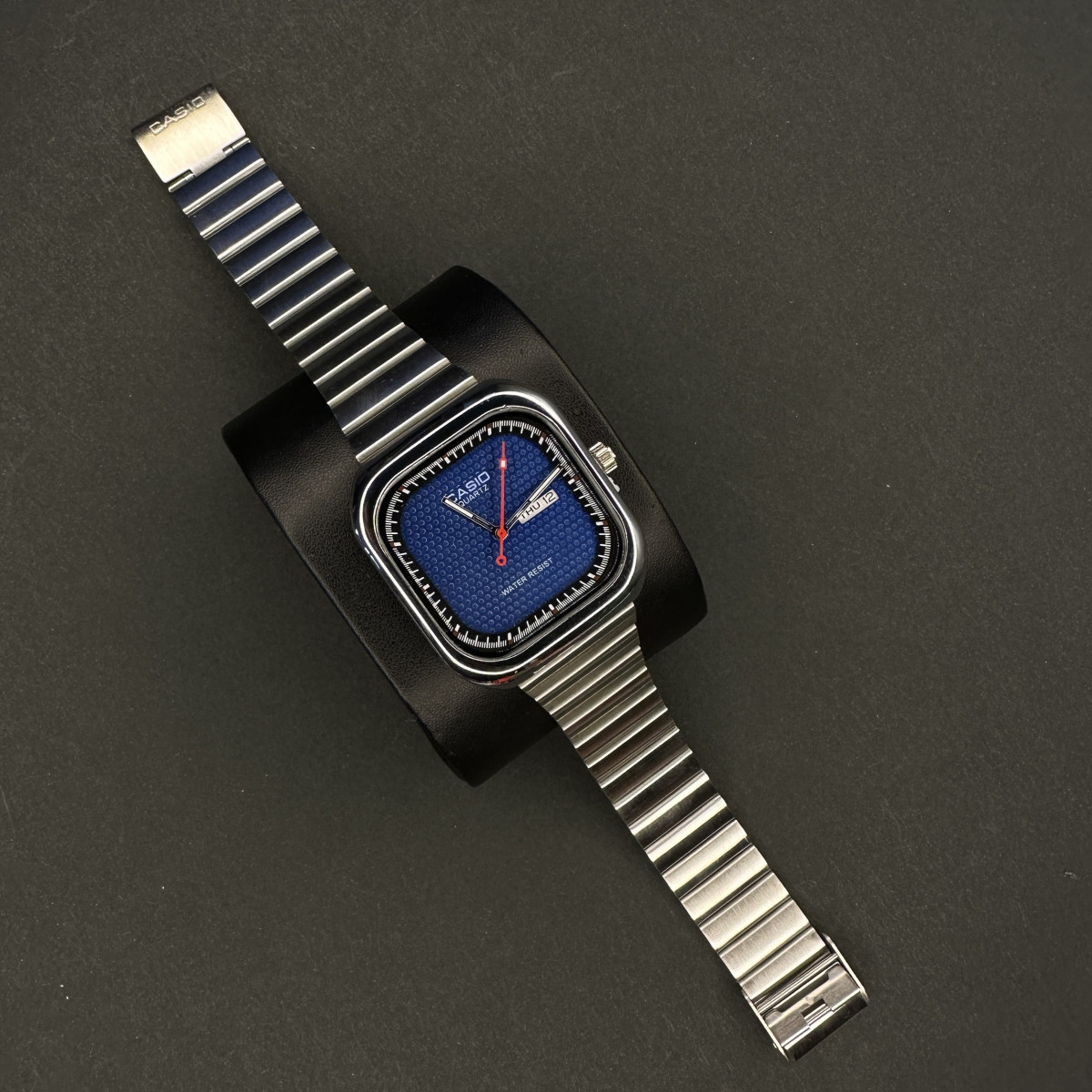 کاسیو دو تقویم مردانه کد(6311) نقره ای صفحه دور مشکی داخل سرمه ای