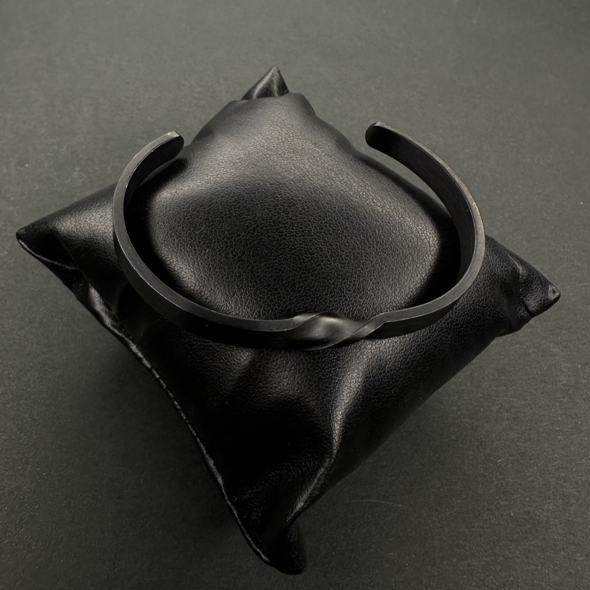 دستبند بنگل کد (6328) مشکی