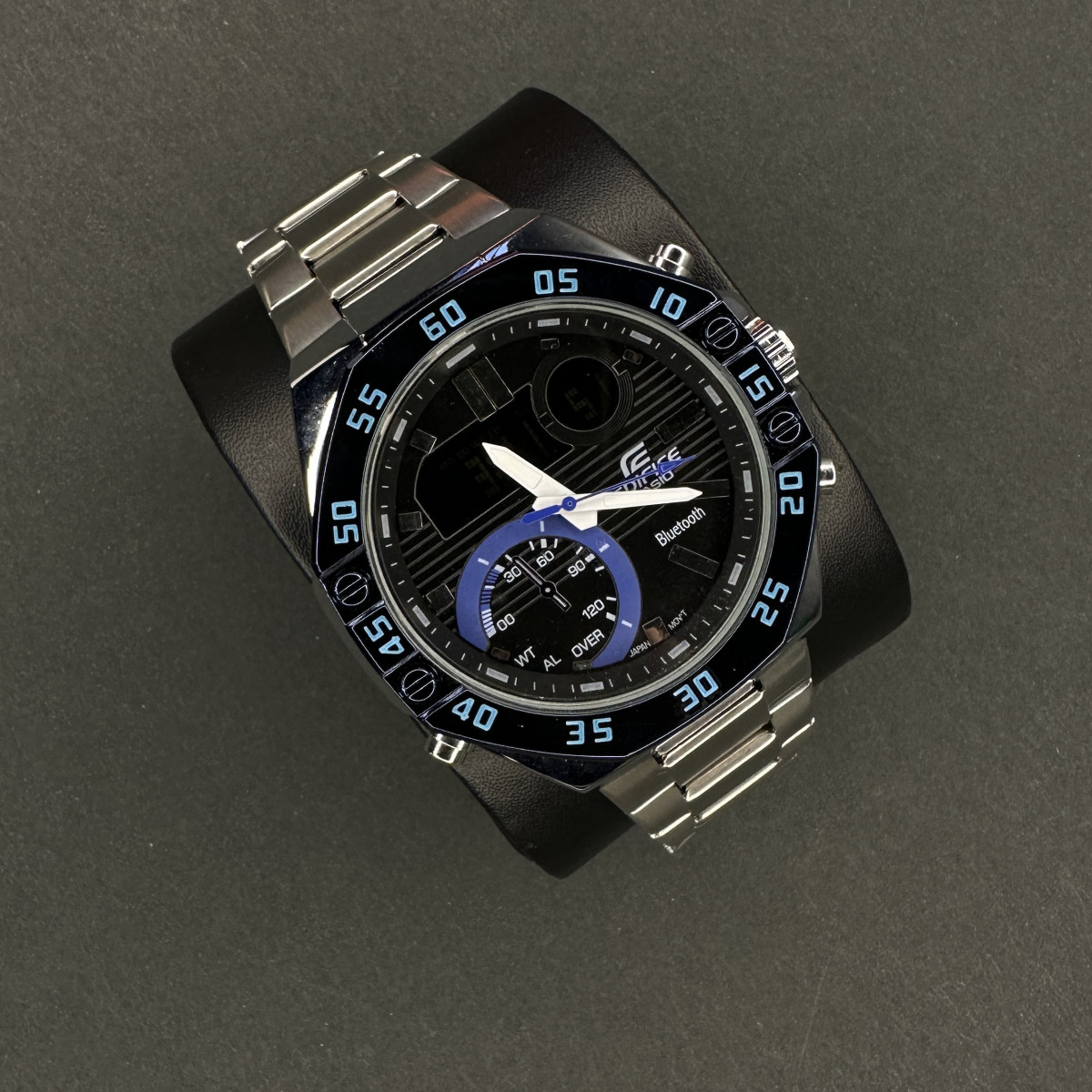 ادیفایس مردانه کد (6363) قاب سرمه ای صفحه مشکی بند نقره ای