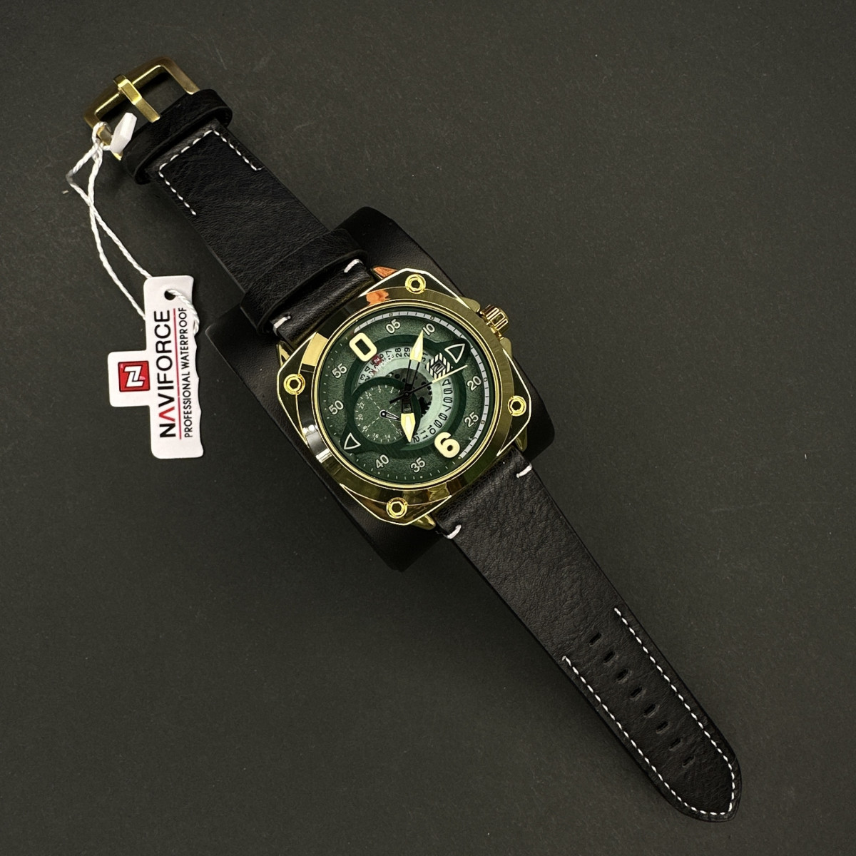 نیوی فورس مردانه موتور ژاپن کد(6444)قاب طلایی صفحه سبز بند مشکی