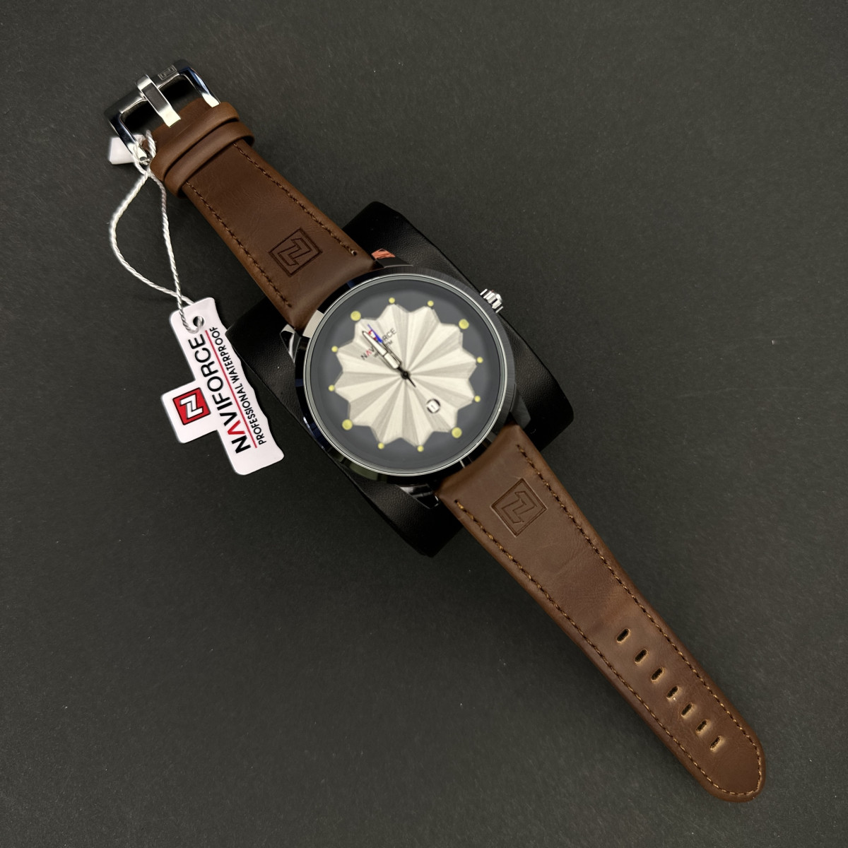 نیوی فورس مردانه موتور ژاپن کد(6477) قاب نقره ای بند قهوه ای