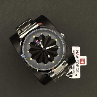 نیوی فورس مردانه موتور ژاپن کد(6519) قاب نقره ای صفحه مشکی بند نقره ای