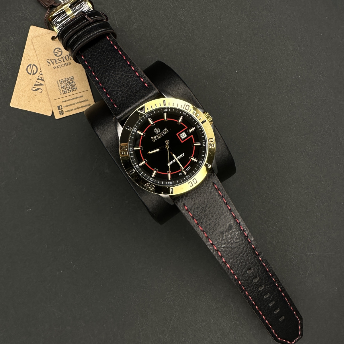 سویستون مردانه کد(6531) قاب طلایی صفحه مشکی خط قرمز بند مشکی